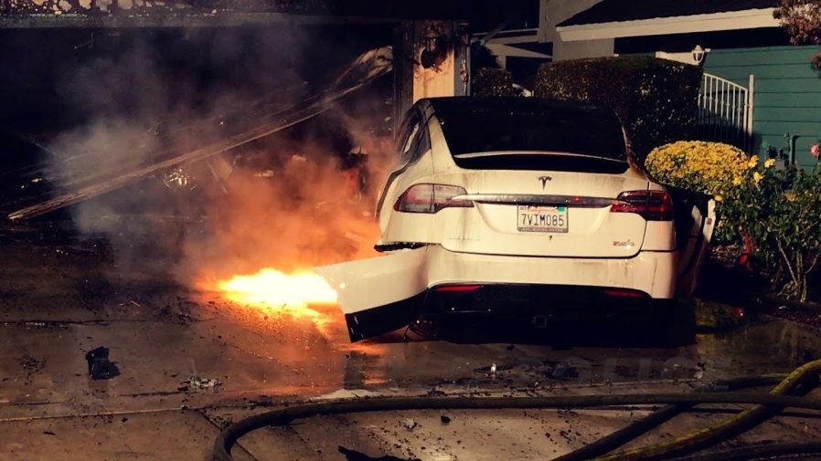 Tesla w ogniu, czyli jak dwukrotnie spon Model S