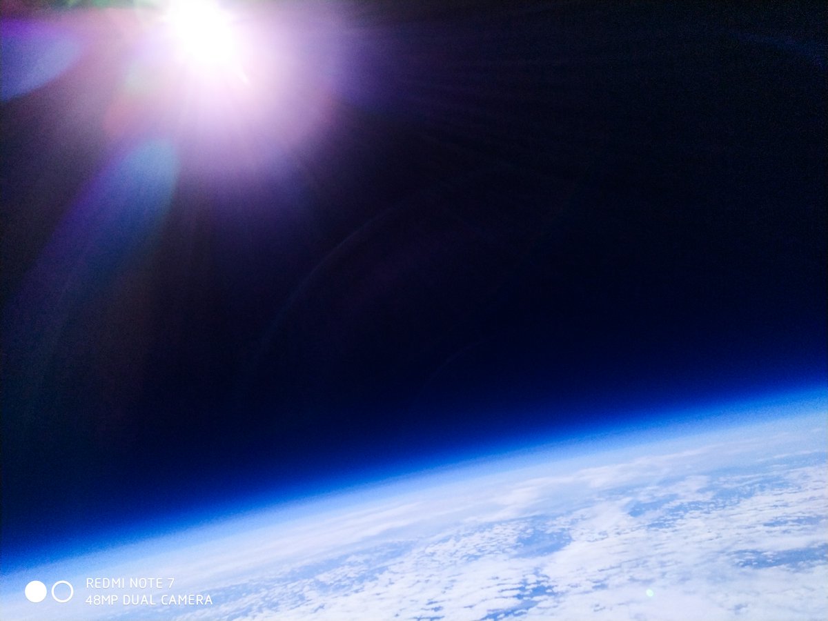 Tam i z powrotem, czyli Redmi Note 7 wraca na Ziemi po wystrzeleniu w kosmos i strzeleniu tam kilku fotek