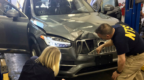 Autonomiczny samochód Ubera spowodował śmiertelny wypadek. Uber na razie unika zarzutów Autonomiczny samochód Ubera spowodował śmiertelny wypadek. Uber na razie unika zarzutów