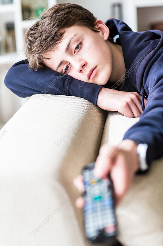 Matka zakaza�a nastolatkowi ogl�da� telewizji. Nastolatek si� powiesi�