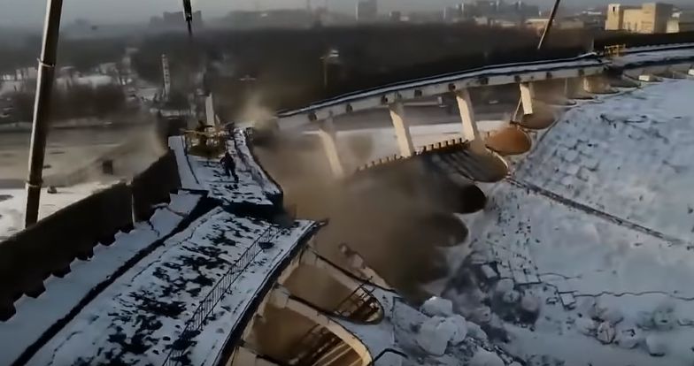 Zawali si dach stadionu w Petersburgu, zgina jedna osoba