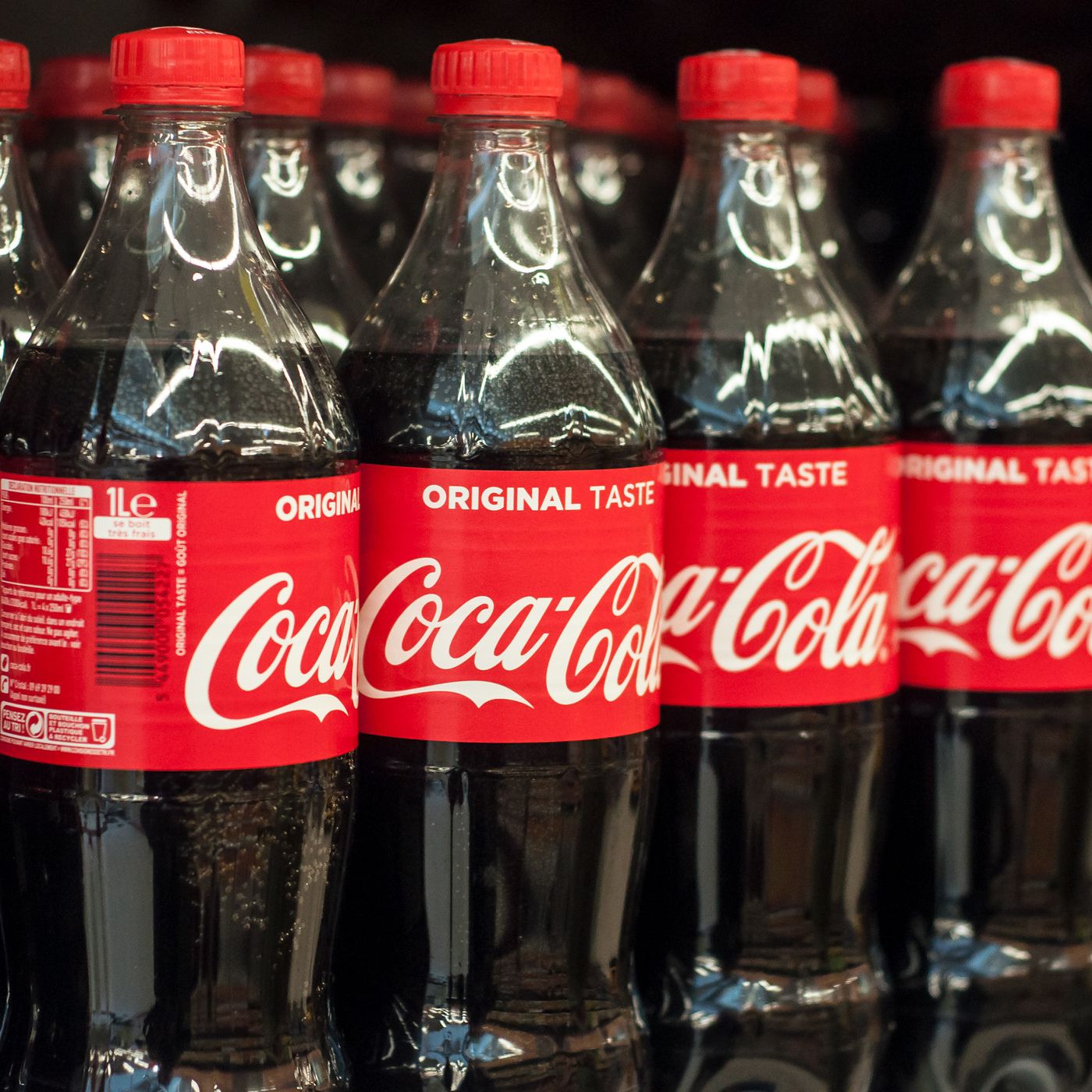 Cola-Cola nie zrezygnuje z plastikowych butelek, bo ”kLiEnCi TaKiE lUbI”