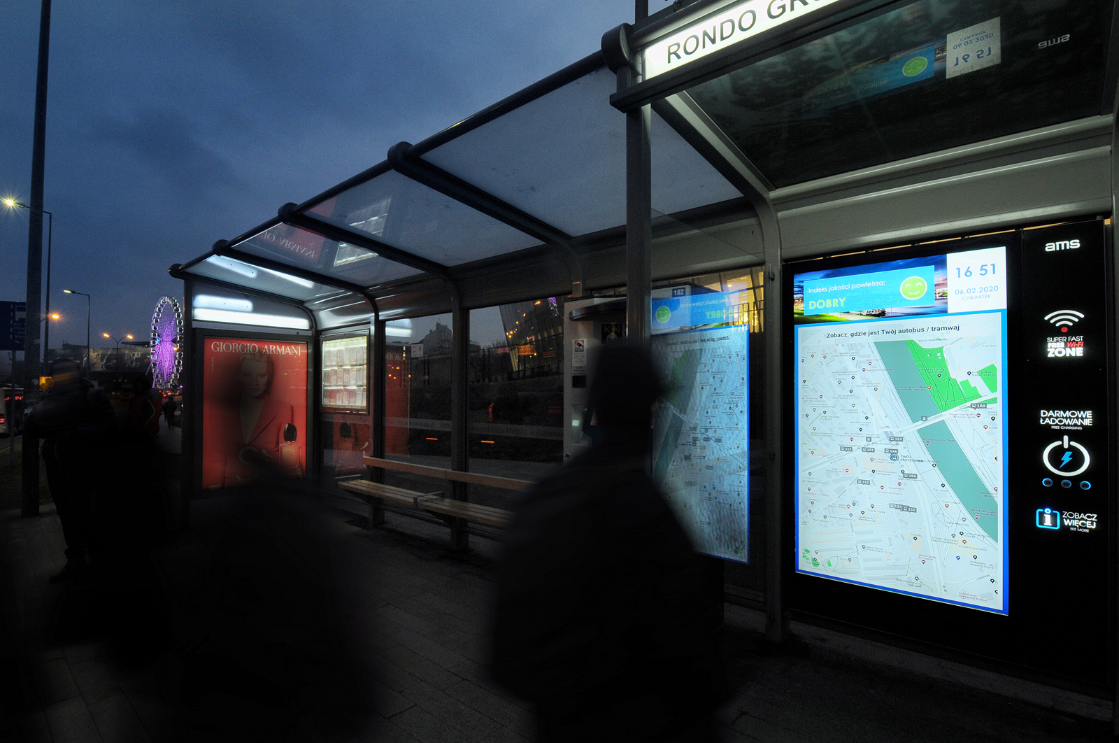 Na krakowskich przystankach pojawiaj si pierwsze interaktywne rozkado-mapy autobusowe
