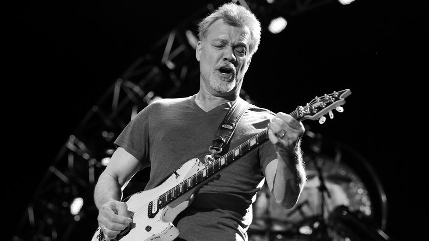 Zmar Eddie Van Halen, gitarzysta i wspzaoyciel zespou Van Halen