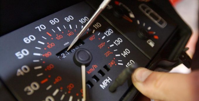 PiS rządzi, PiS radzi, PiS nigdy... nie podpisze ustawy zakazującej cofania liczników? PiS rządzi, PiS radzi, PiS nigdy... nie podpisze ustawy zakazującej cofania liczników?