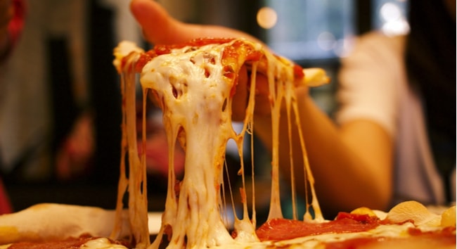 Amerykańscy naukowcy udowodnili istnienie korelacji między sposobem jedzenia pizzy a charakterem Amerykańscy naukowcy udowodnili istnienie korelacji między sposobem jedzenia pizzy a charakterem
