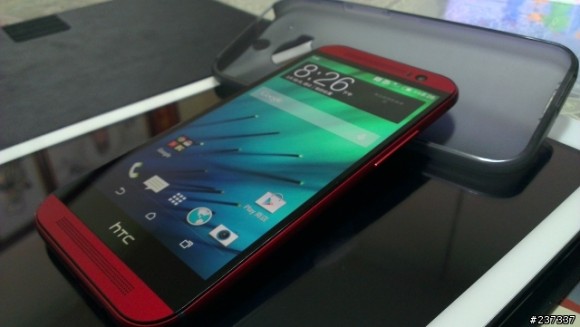 Pierwsze oficjalne zdjcia czerwonego HTC One M8