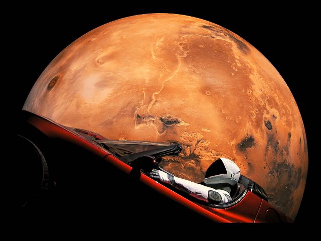 Starman Elona Muska dotar na Marsa