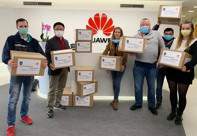 Huawei Polska podarowao waszawskiemu szpitalowi MSWiA 20 tysicy sztuk mask ochronnych