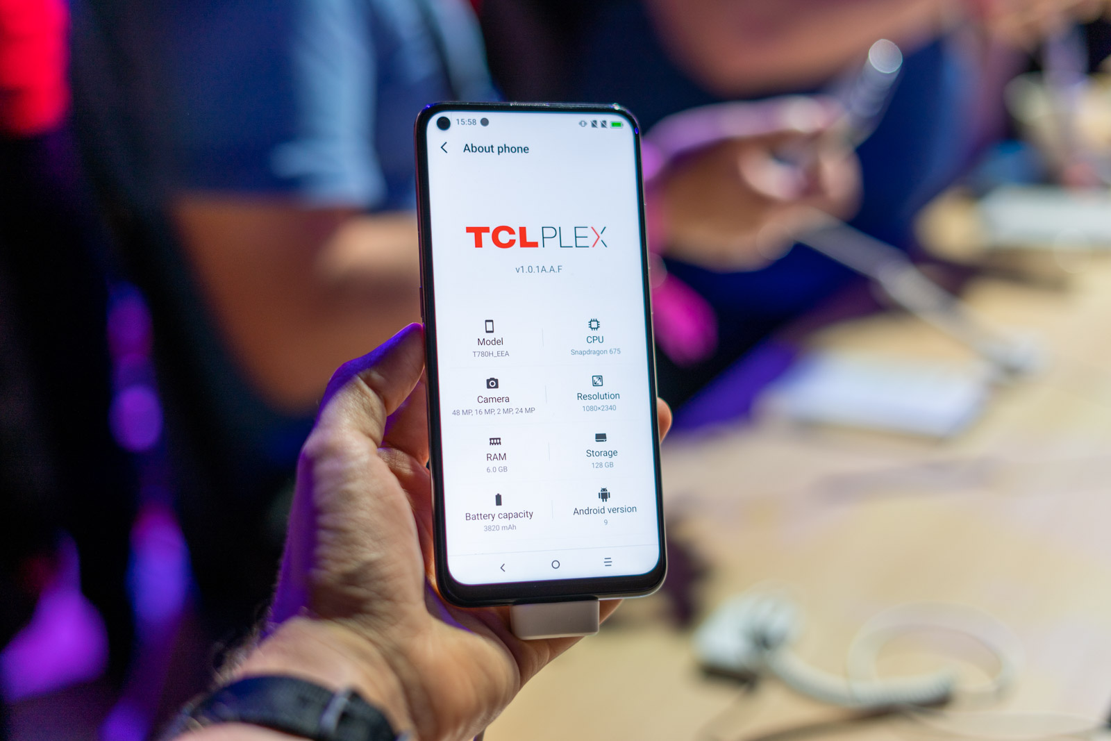 TCL, firma znana ze swoich telewizorw, wydaje swojego pierwszego smartfona