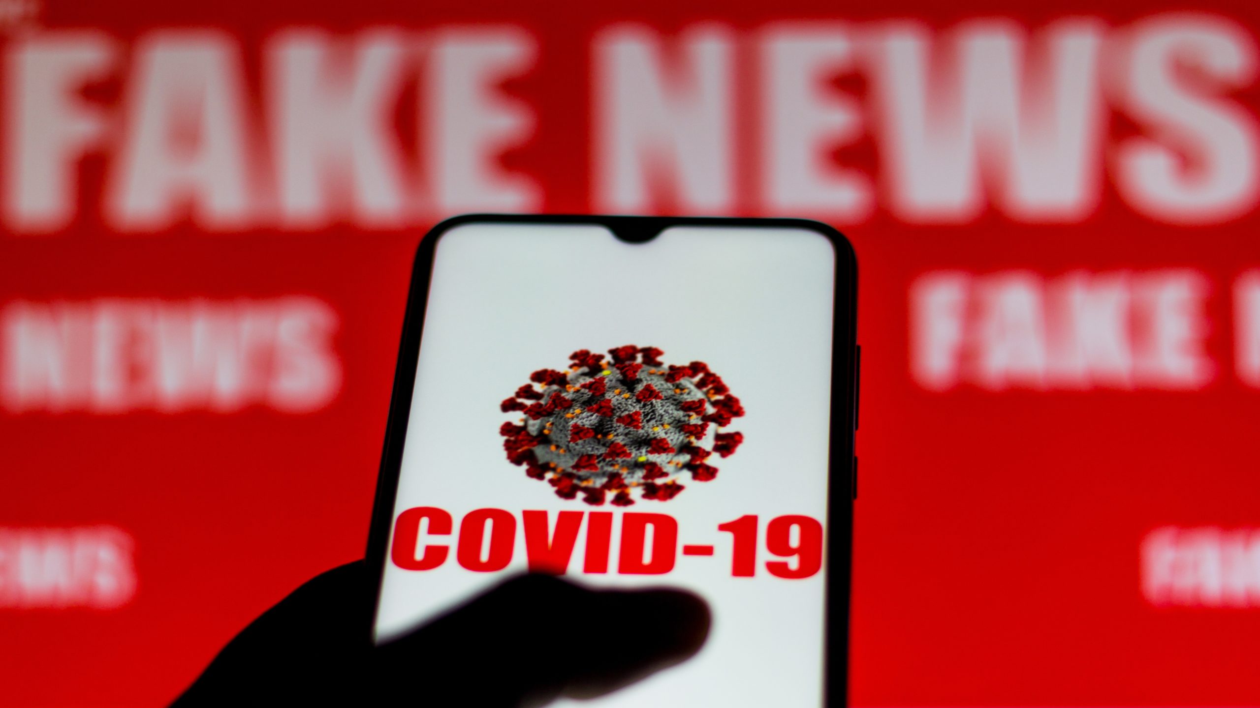 Fake newsy o COVID-19. Zbir co ciekawszych faszywych informacji na temat koronawirusa