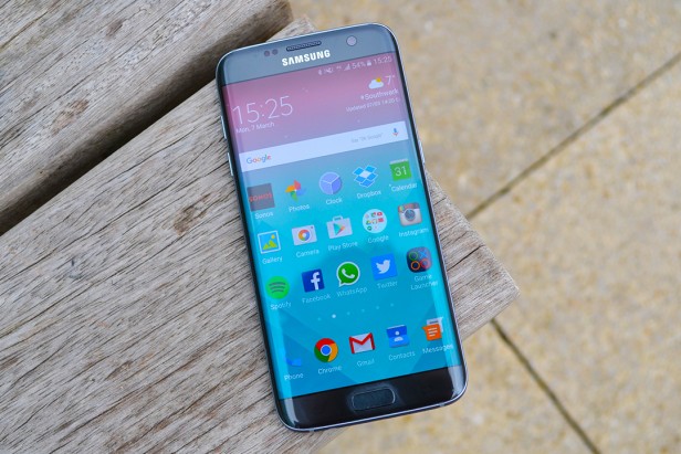 Samsung Galaxy S7/S7 edge, A3 (2017) i A5 (2017) mają niedługo dostać aktualizacje OS-ów do 8.0 Oreo Samsung Galaxy S7/S7 edge, A3 (2017) i A5 (2017) mają niedługo dostać aktualizacje OS-ów do 8.0 Oreo