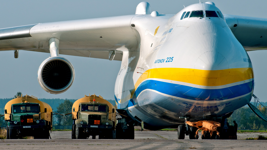 An-225 Mrija, jeden z najwikszych samolotw wiata, wyldowa w Polsce. Przywiz nam maski ochronne