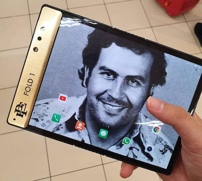 Escobar Fold 1, czyli skadany smartfon z narkotykowym rodowodem