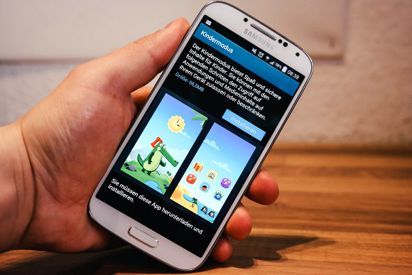 Samsung Galaxy S4 I9505 z updatem dodajcym nowe opcje jak Kids Mode i KNOX 2.0