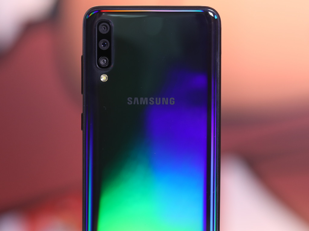 Galaxy A70s ma by pierwszym Samsungiem z aparatem 64 Mpix
