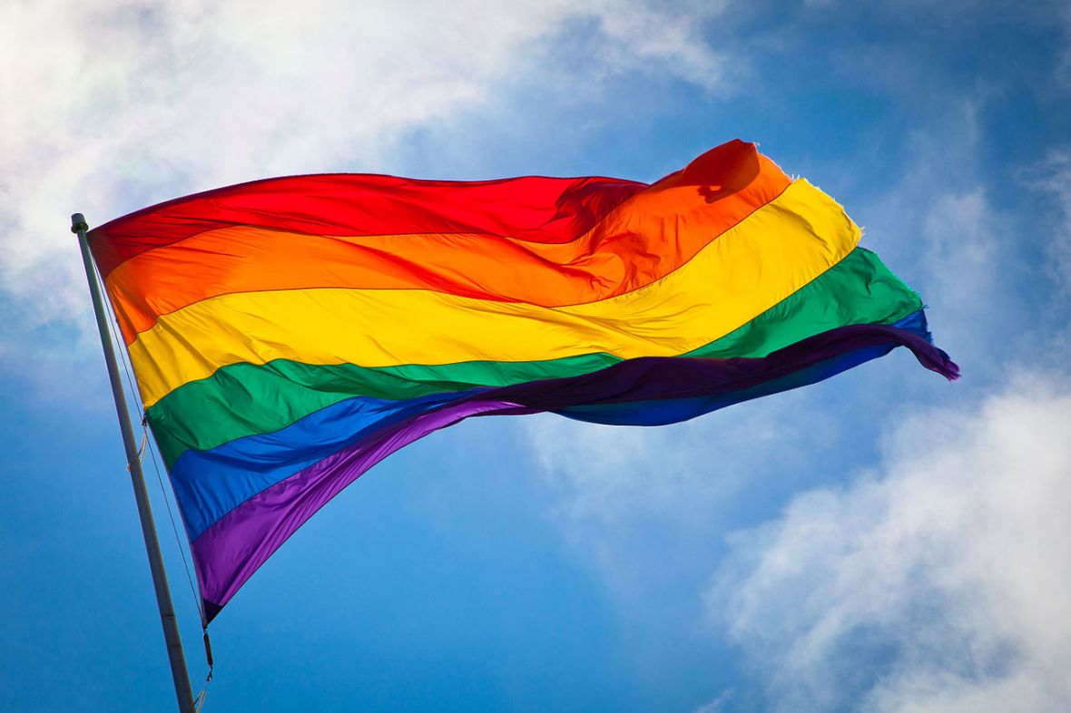 Pomachaj (wirtualn) kolorow flag, czyli nowa reakcja LGBT na Facebooku