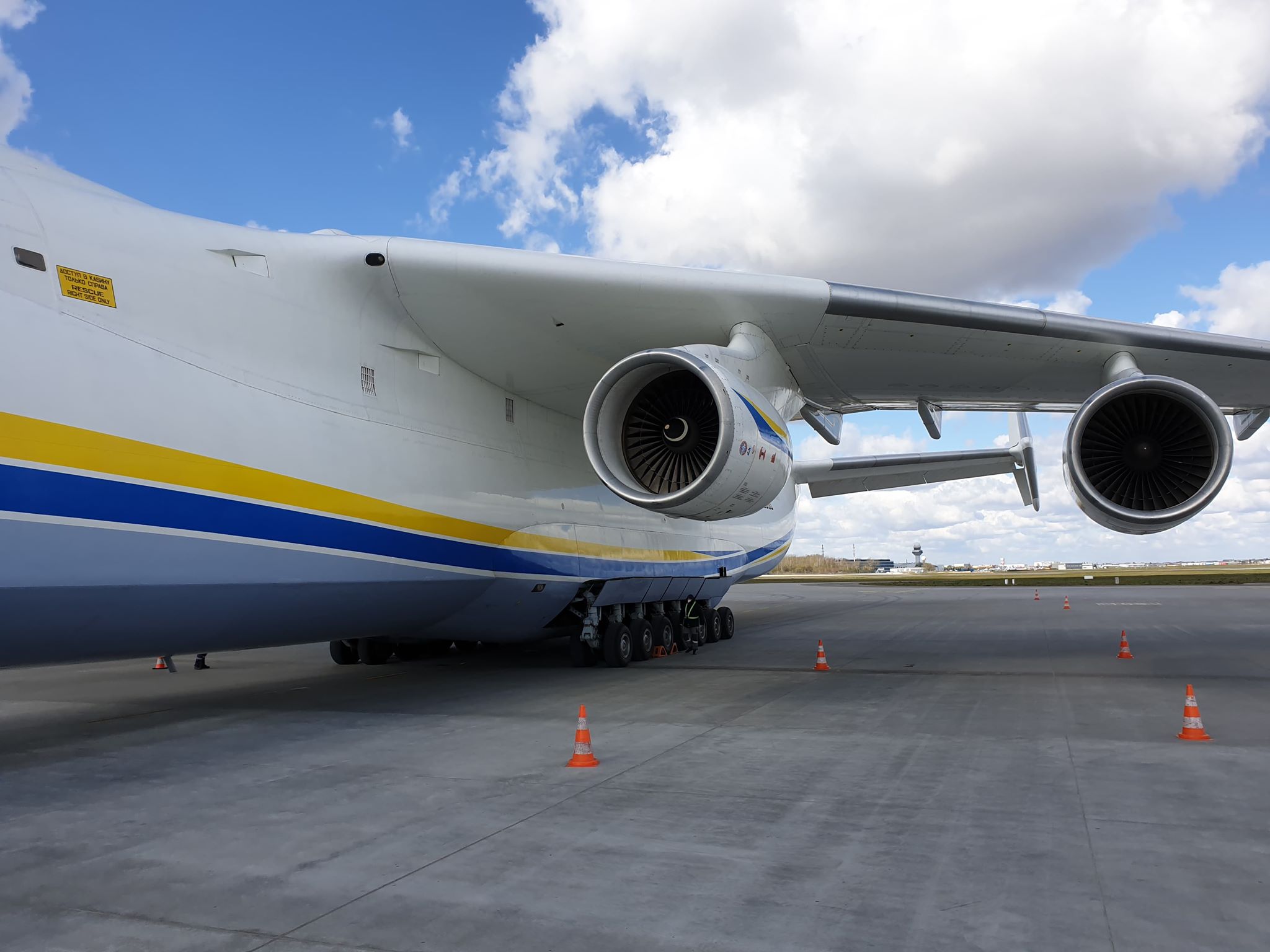 Mamy dla was kilka zdj z wewntrz i zewntrz samolotu An-225 Mrija
